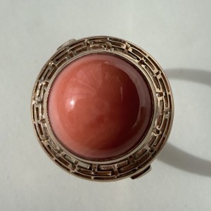 Pierścionek z żółtego złota z koralem 5,68g