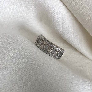 Pierścionek z białego złota z brylantami 0,60ct