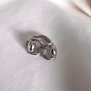 Pierścionek z białego złota z brylantami 0,18ct