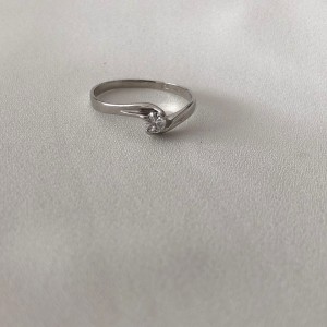Pierścionek z białego złota z brylantem 0,19ct